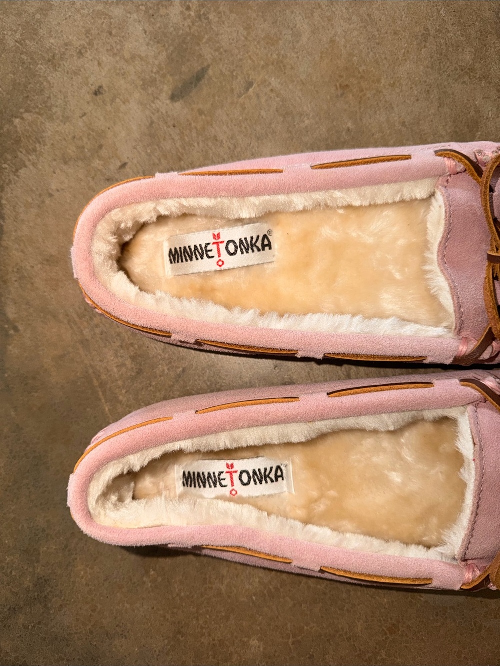 Minnetonka Cally Pink Mauve Suede Faux Fur Moccasin 9 NWOB Cozy Classic - Picture 3 of 8